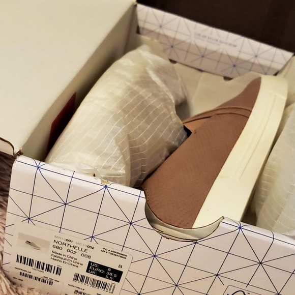 Call it Spring Shoes - Picture 2 of 3